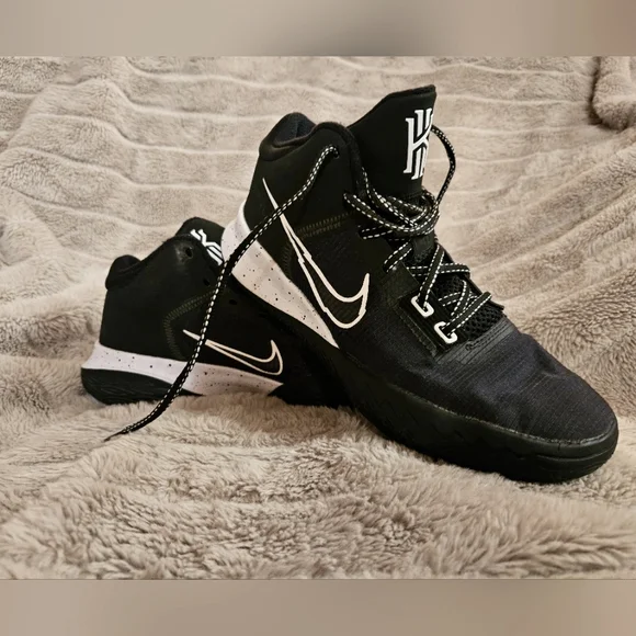 Nike | Shoes | Nike Kyrie Flytrap Iv Black White Ct97201  display picture 3